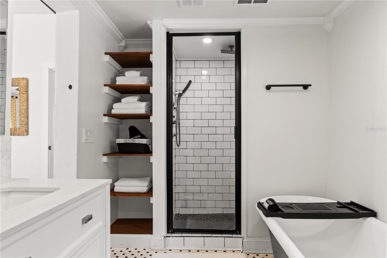 324 W HAYA ST