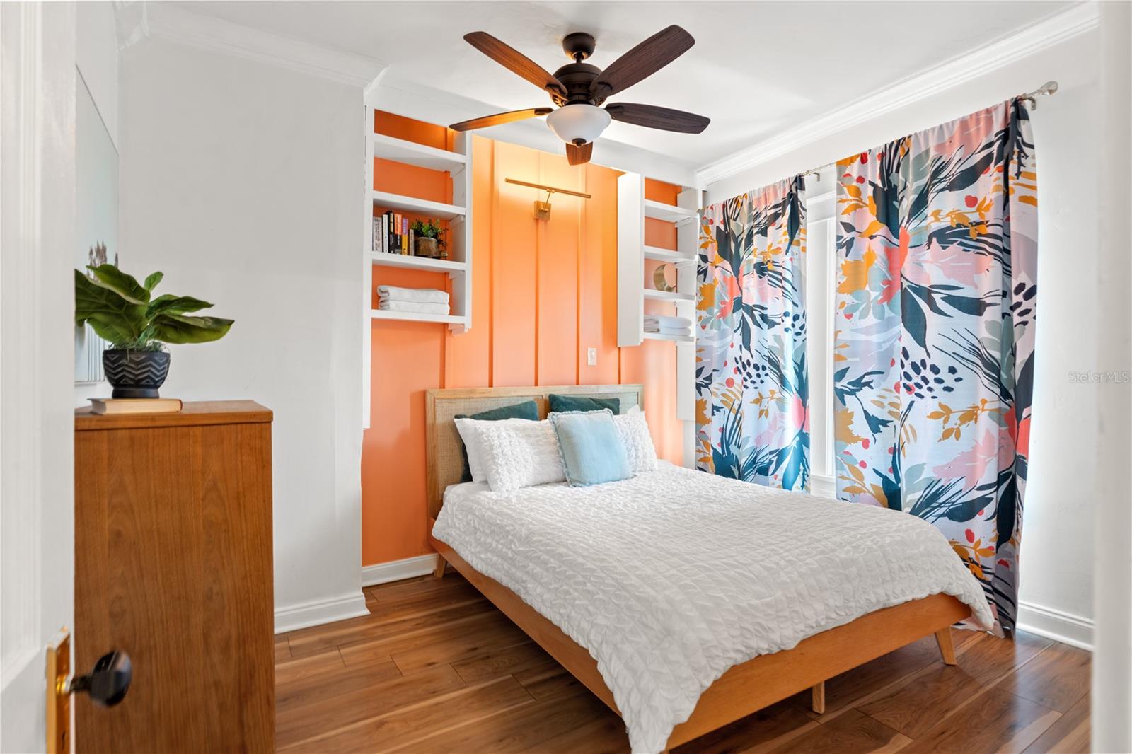 324 W HAYA ST