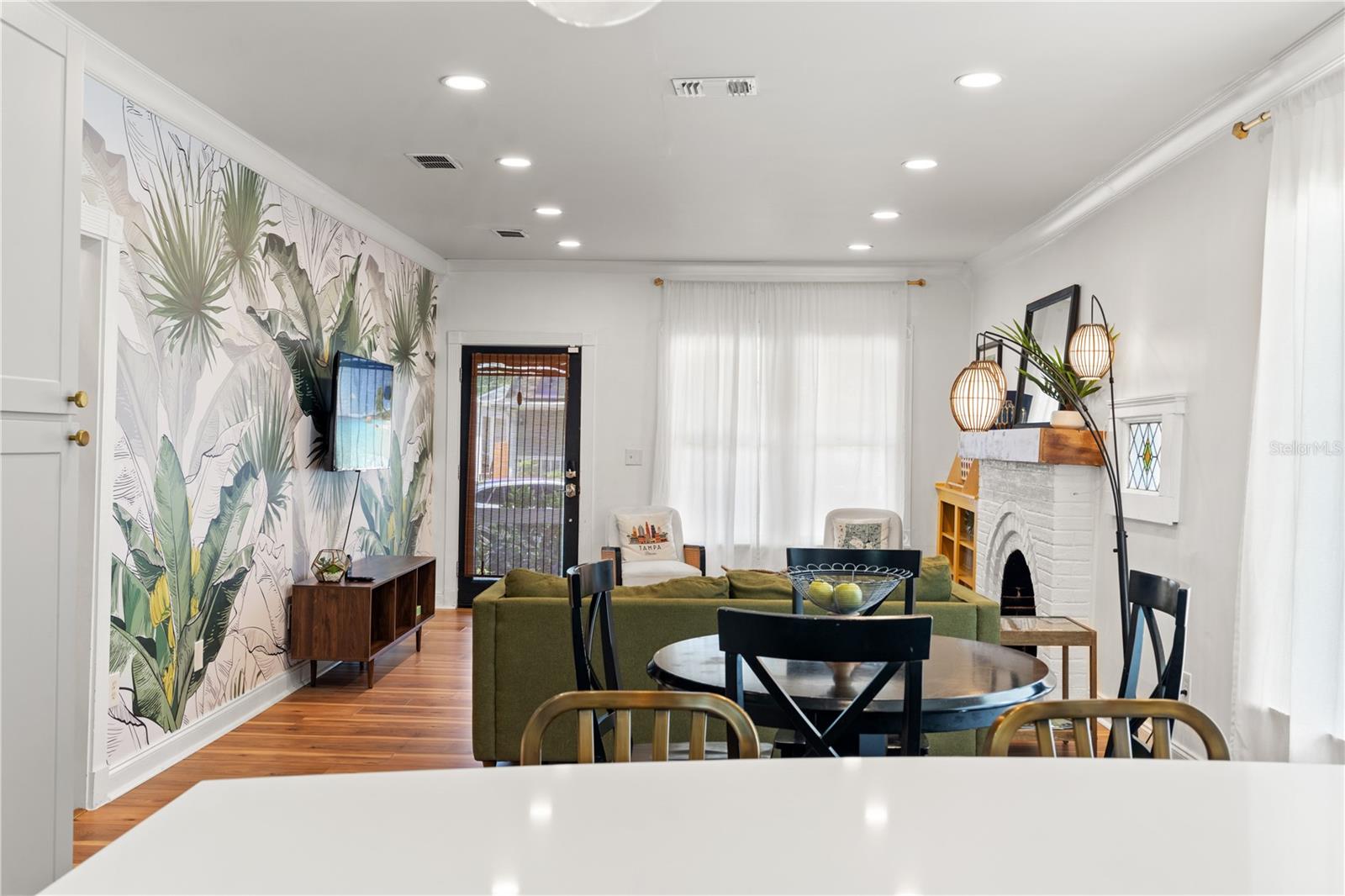 324 W HAYA ST
