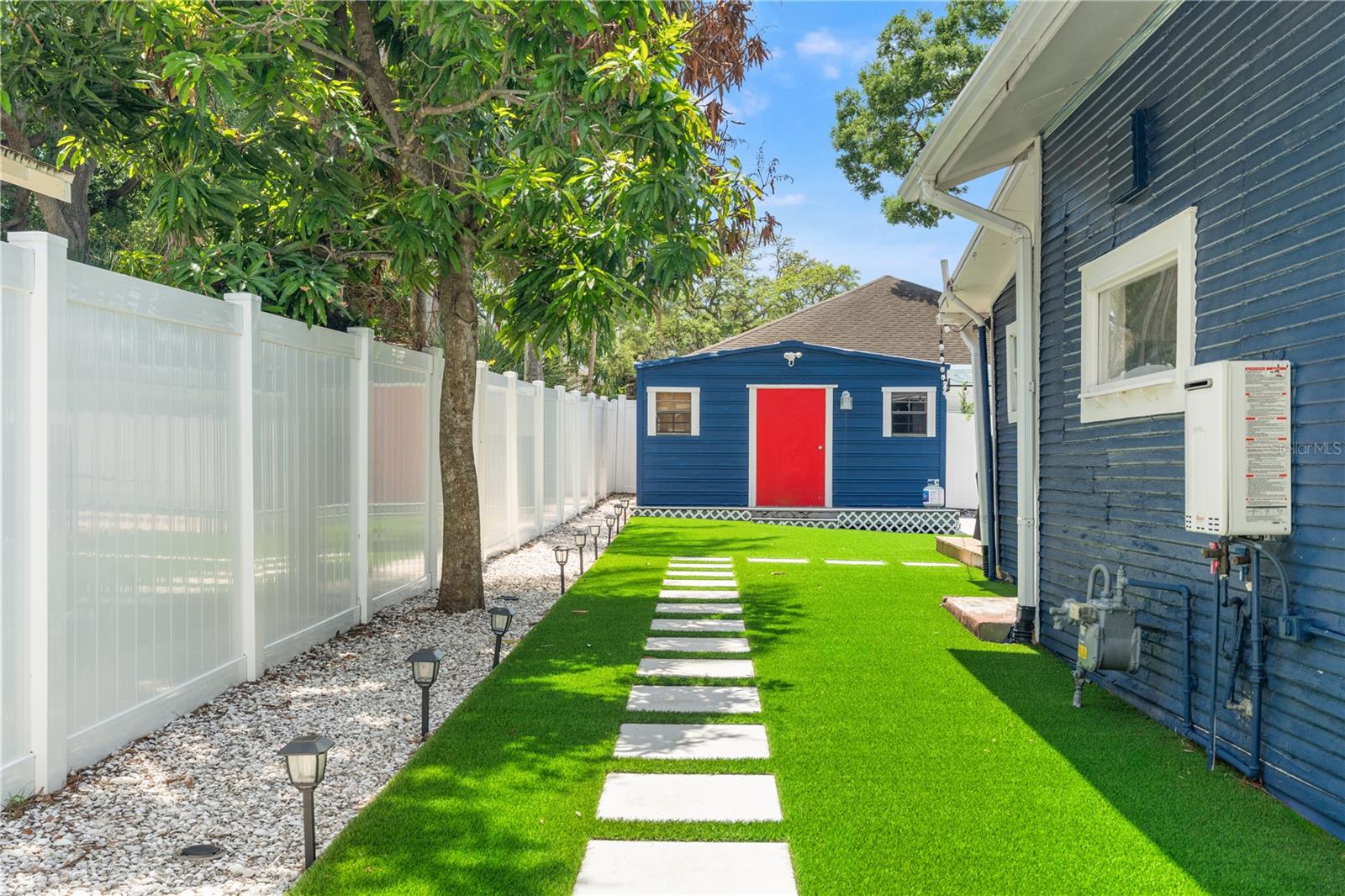 324 W HAYA ST