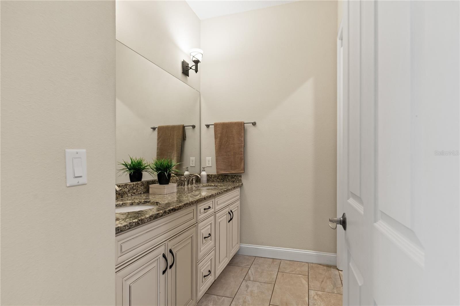 606 S LINCOLN AVE #2
