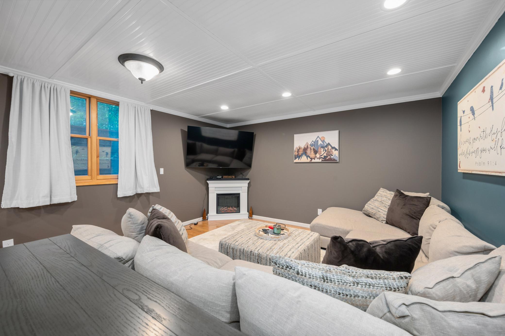 1103 Lakewood Lane