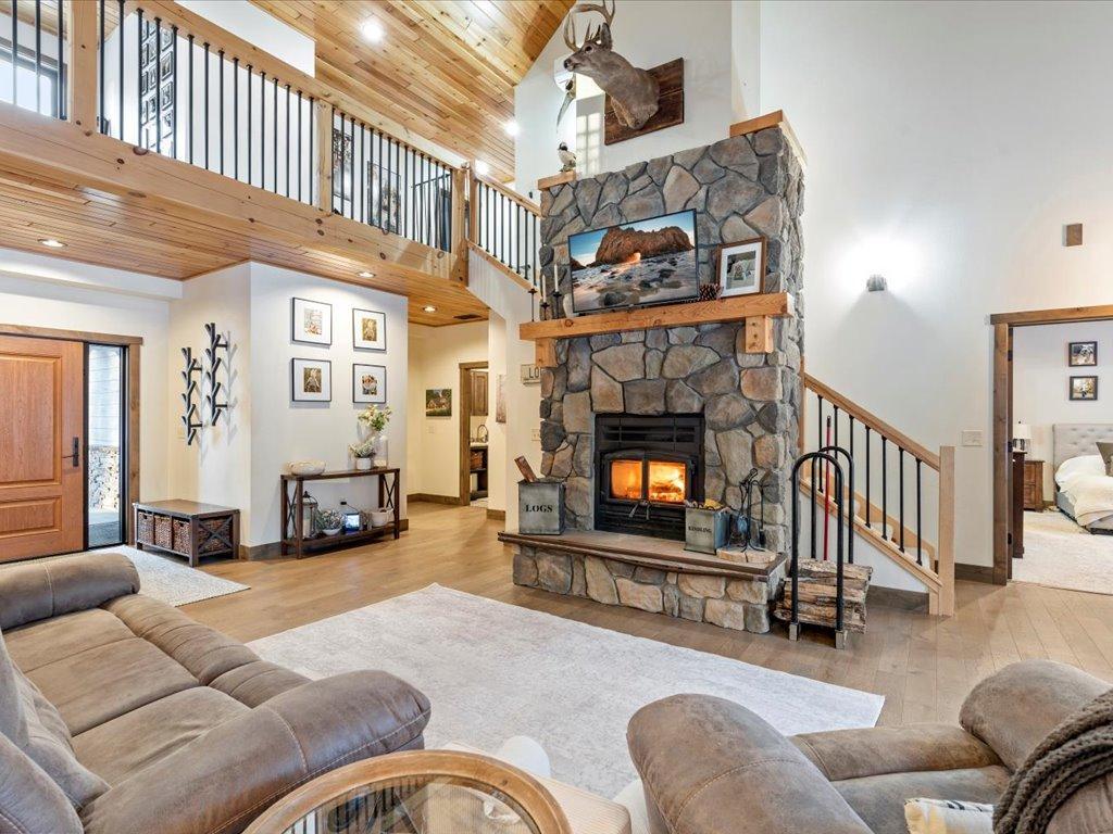 37232 Twin Fawns Lane