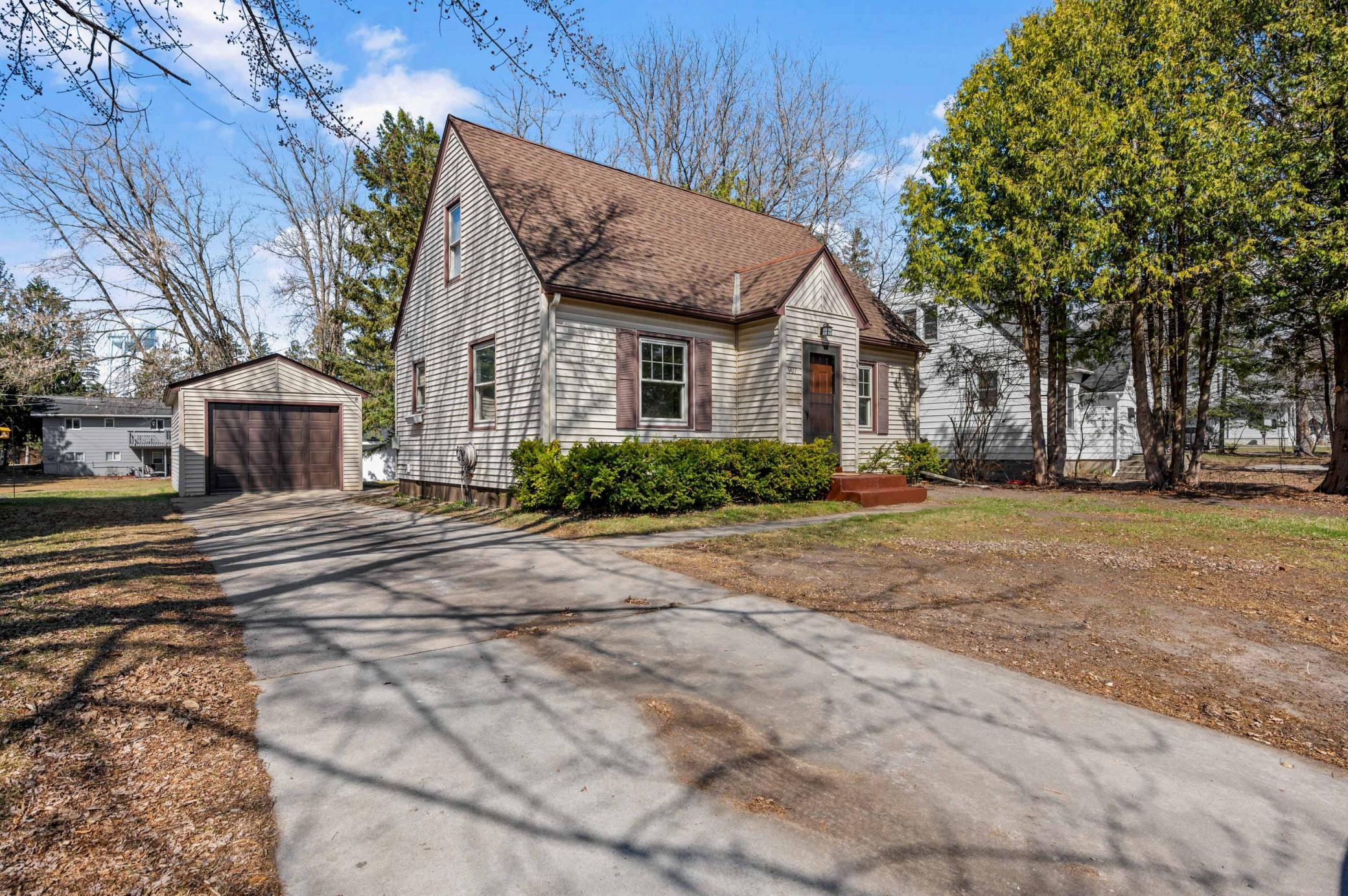 907 NW 3rd Avenue