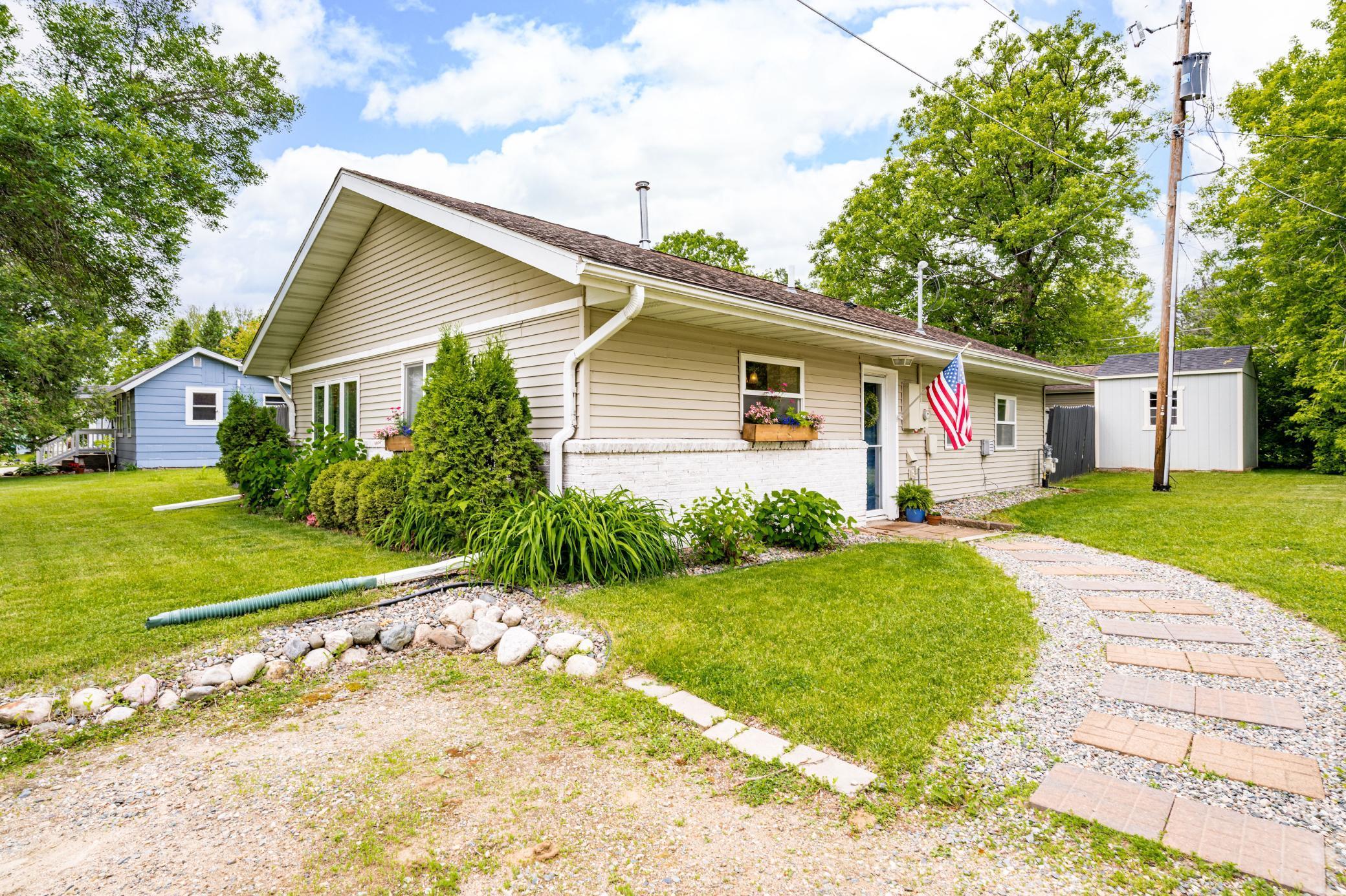 611 NE 11th AVE
