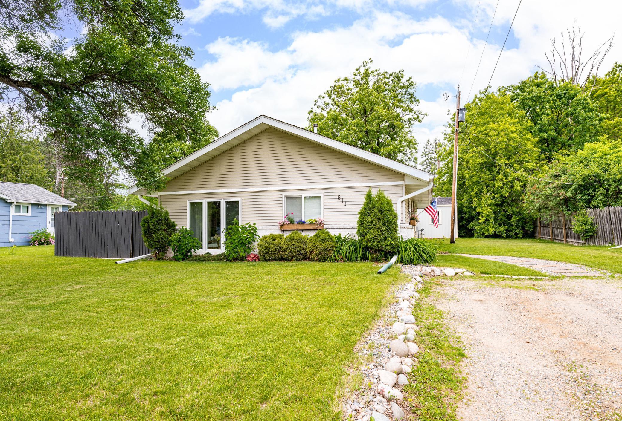 611 NE 11th AVE