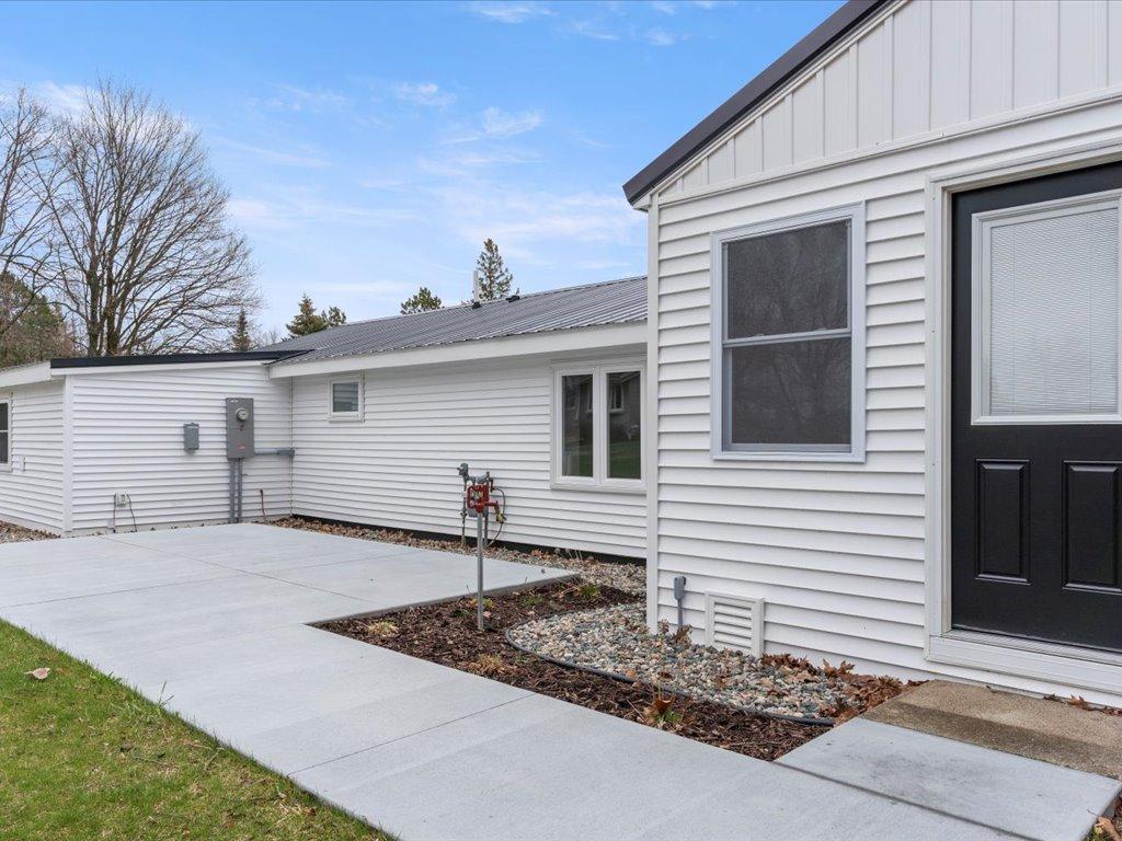 33177 Crystal Springs Road