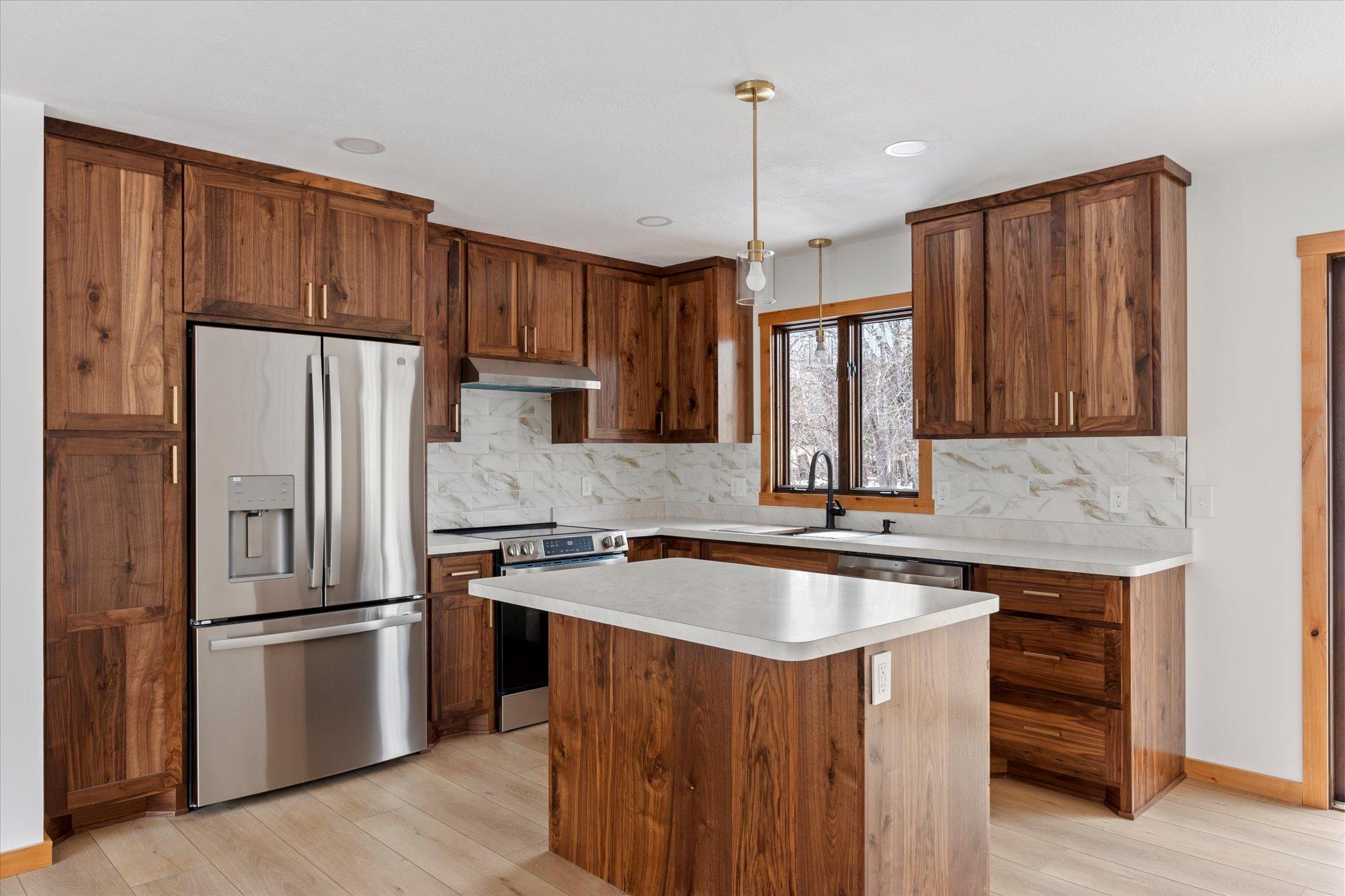 37098 Woodland Drive