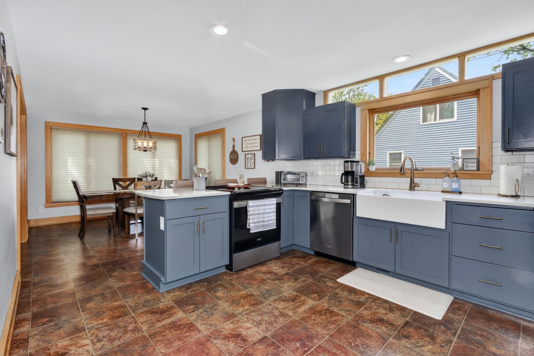 323 NW 11th Street