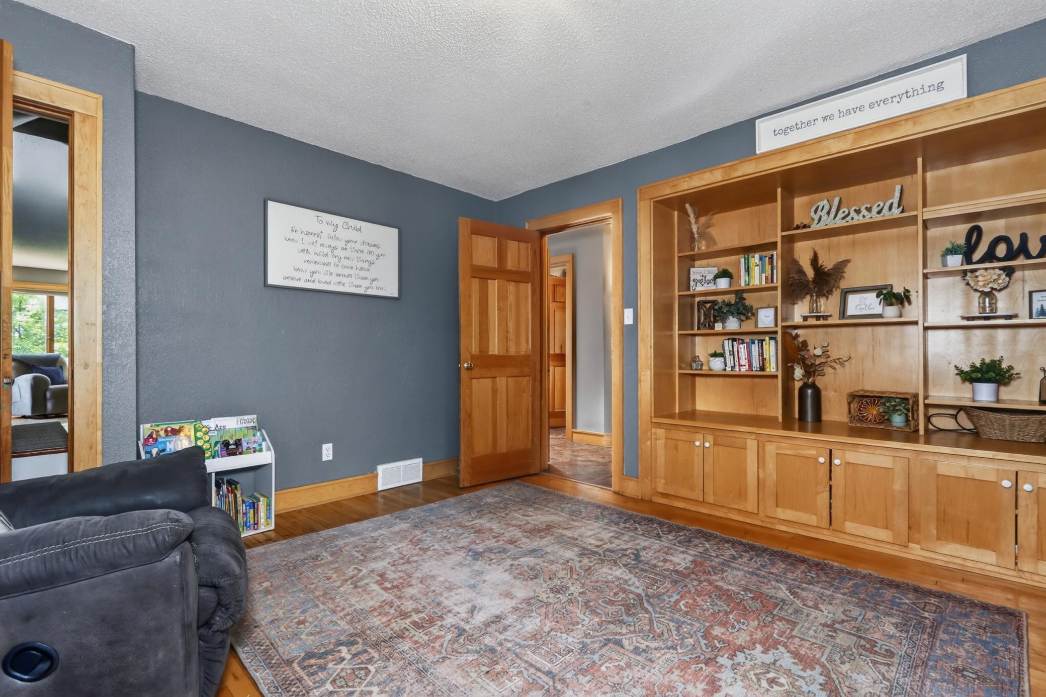 323 NW 11th Street