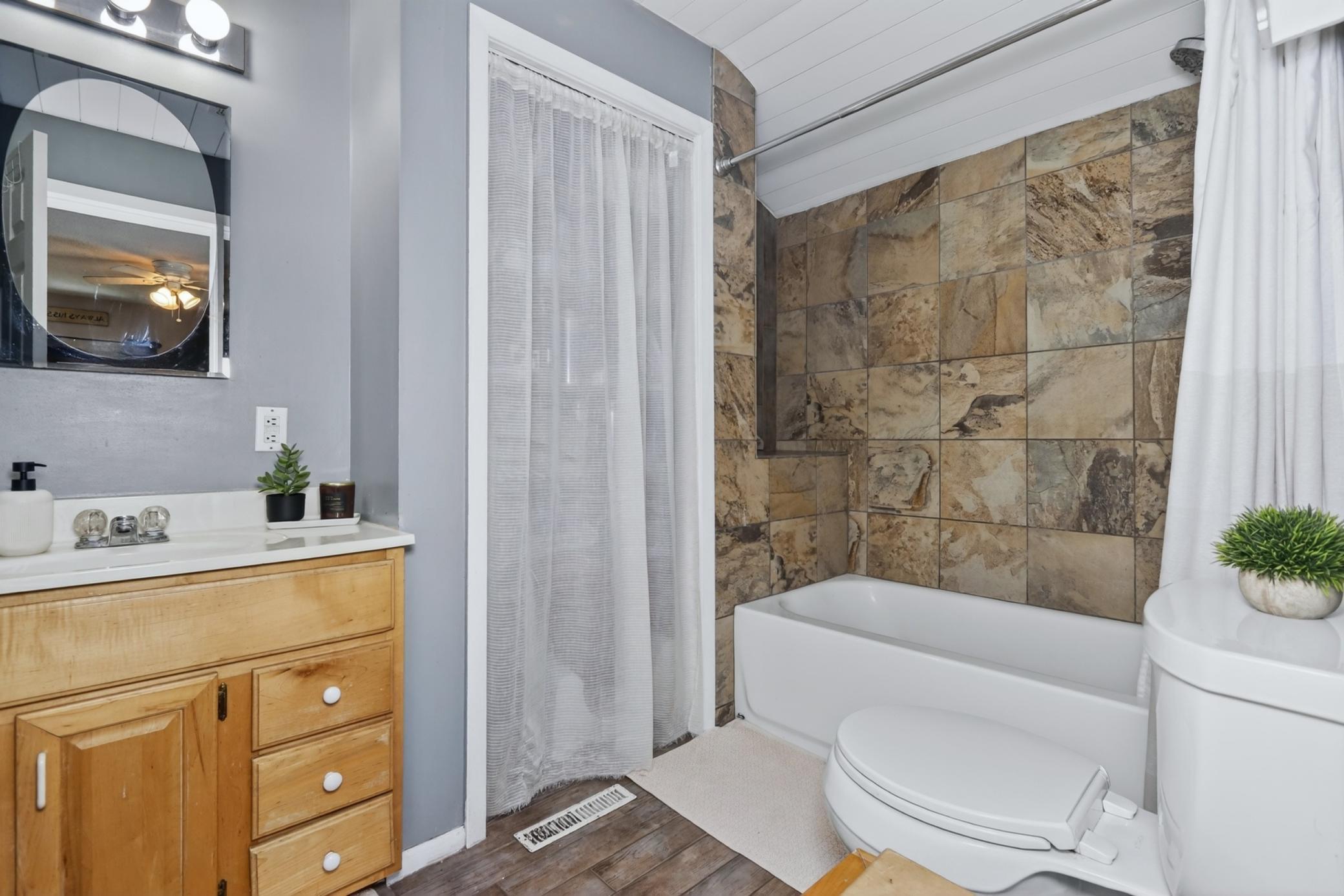 323 NW 11th Street