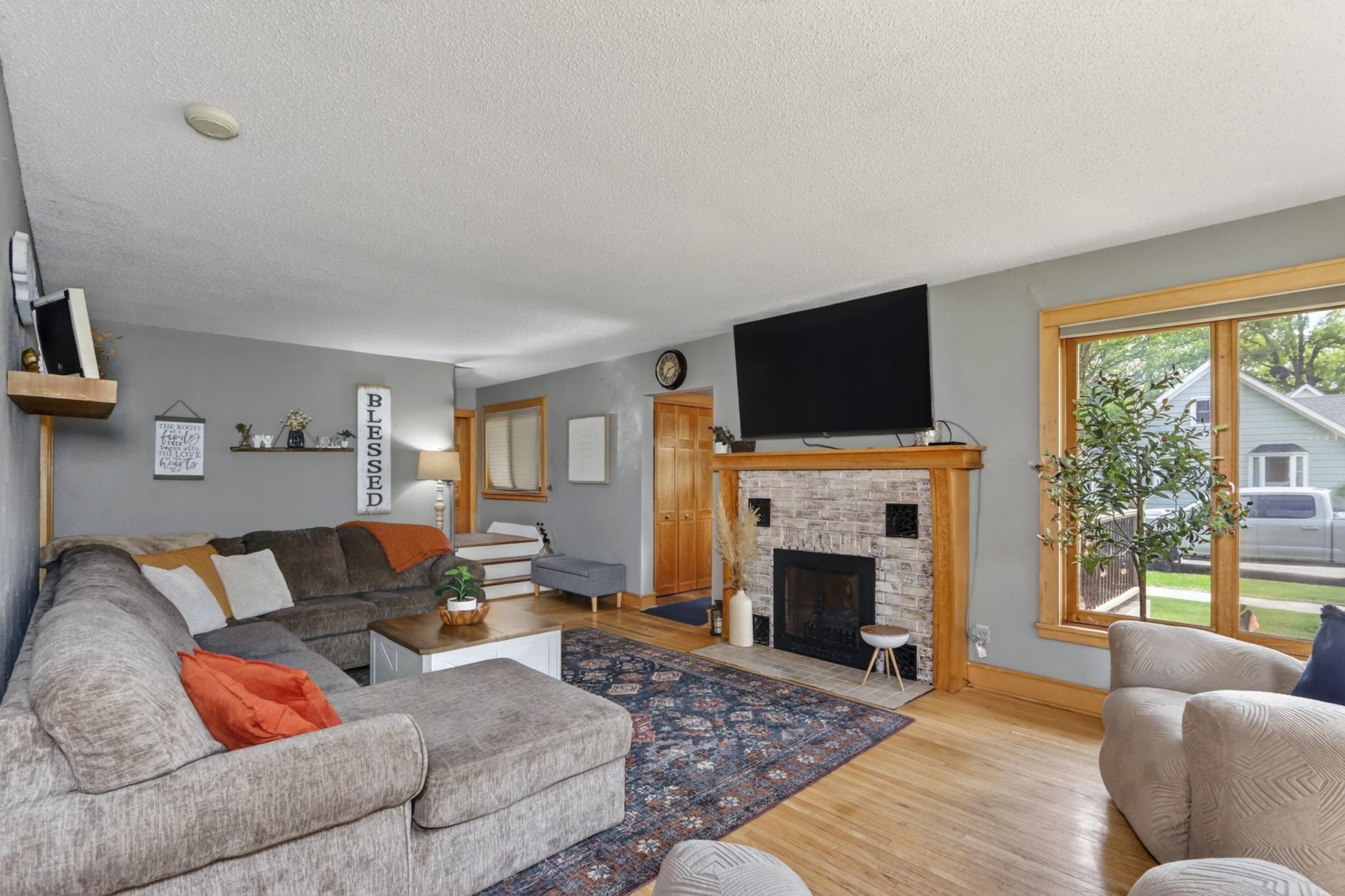 323 NW 11th Street