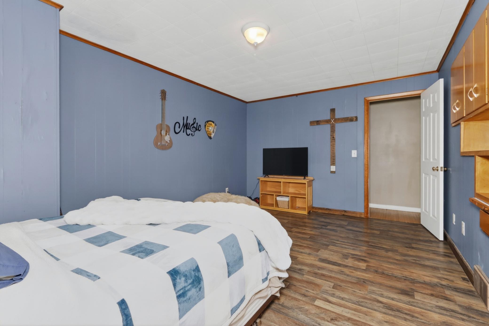 323 NW 11th Street