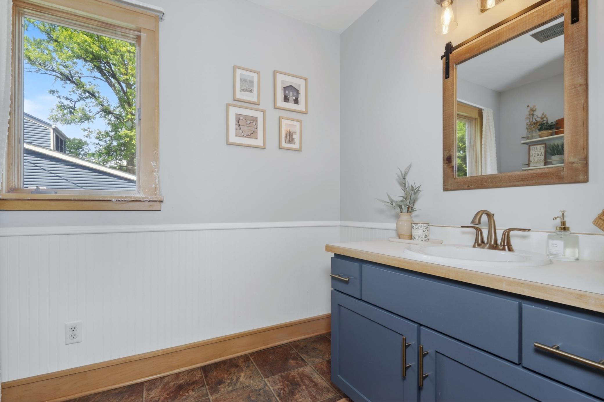 323 NW 11th Street