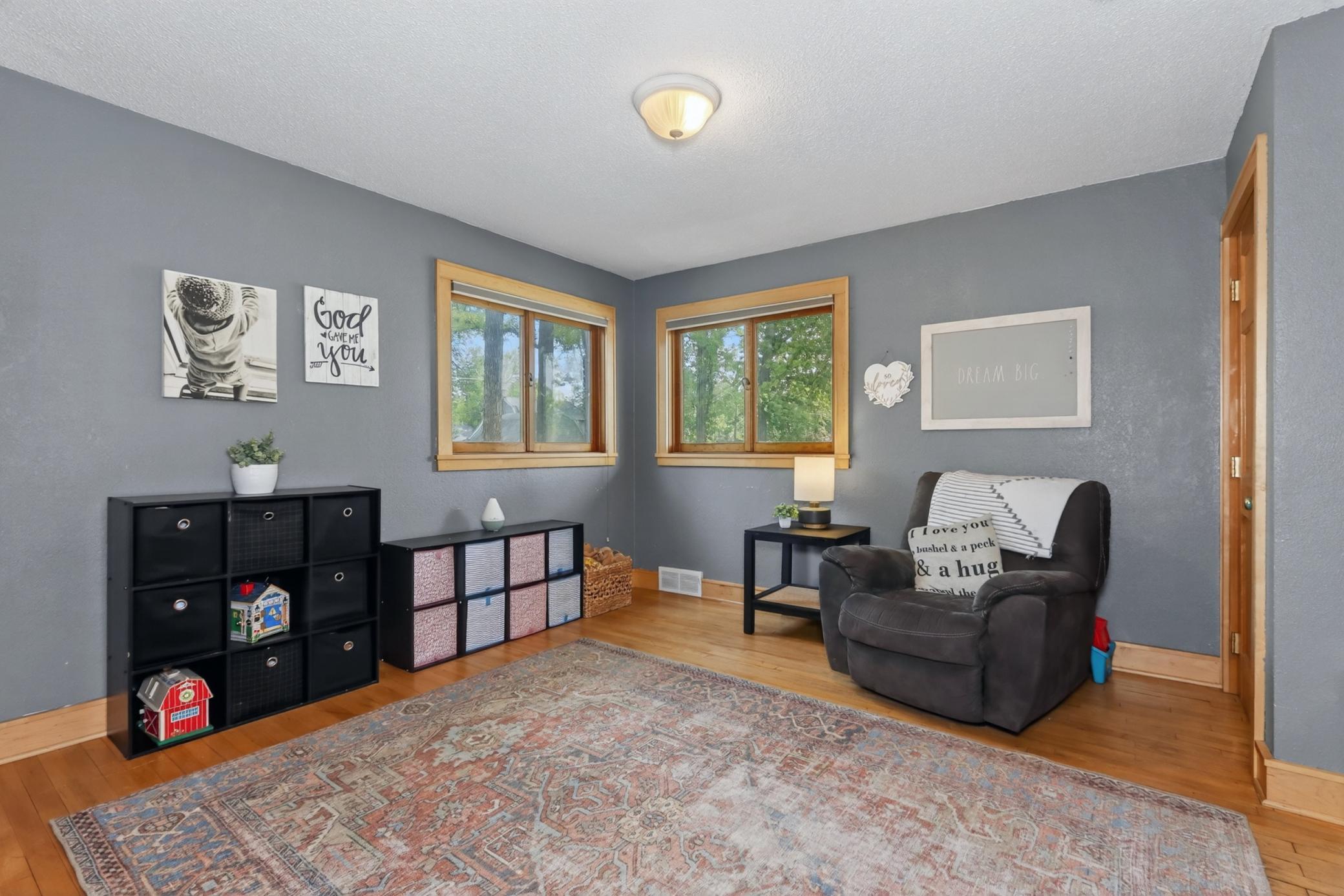 323 NW 11th Street