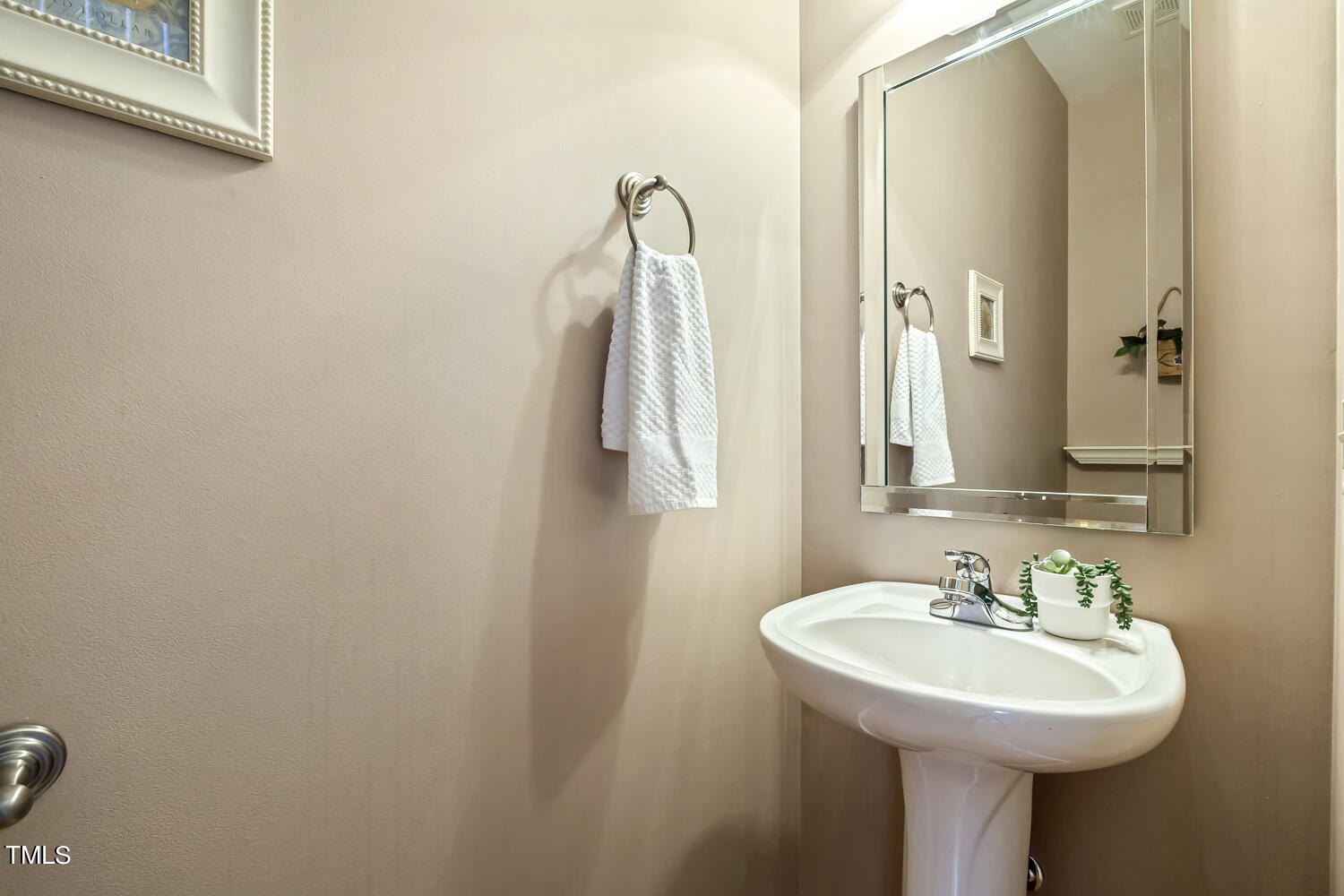 924 Glenmacie Drive Drive