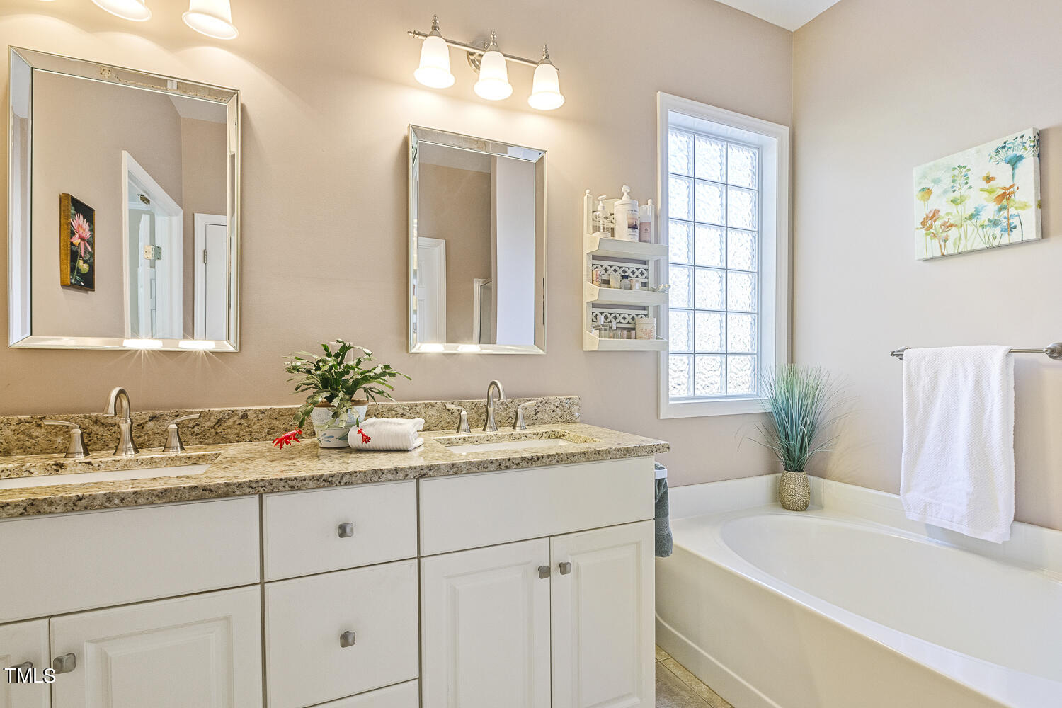 924 Glenmacie Drive Drive