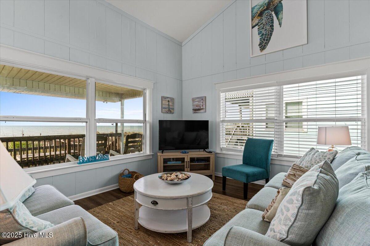 2709 W Beach Drive