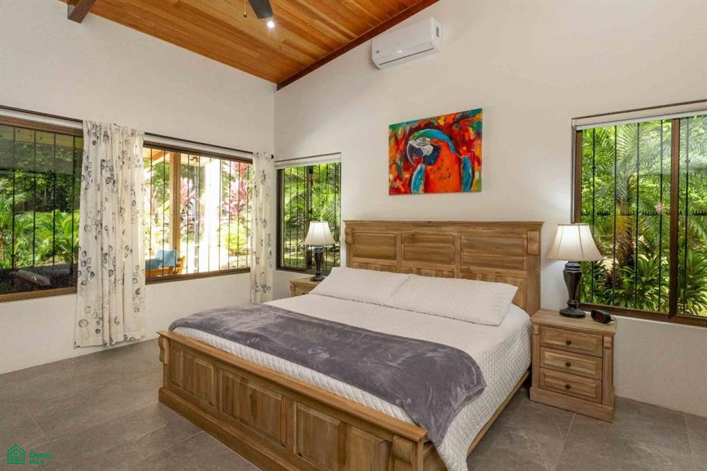 Private In-Town Location Move-In Ready Contemporary Home with a Prime Location, Puerto Cortés, Osa, Puntarenas