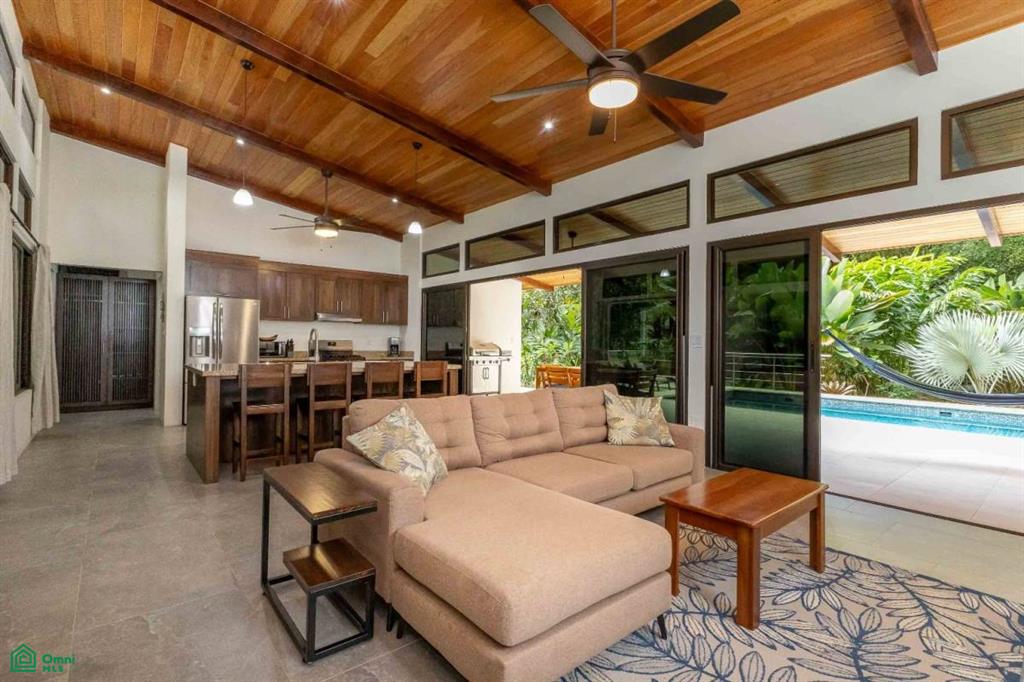 Private In-Town Location Move-In Ready Contemporary Home with a Prime Location, Puerto Cortés, Osa, Puntarenas