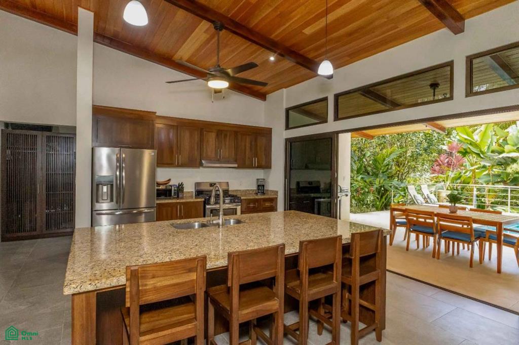Private In-Town Location Move-In Ready Contemporary Home with a Prime Location, Puerto Cortés, Osa, Puntarenas