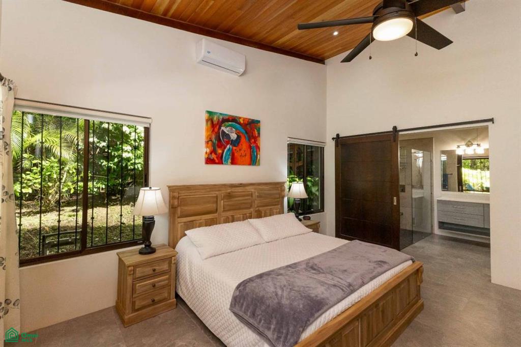 Private In-Town Location Move-In Ready Contemporary Home with a Prime Location, Puerto Cortés, Osa, Puntarenas