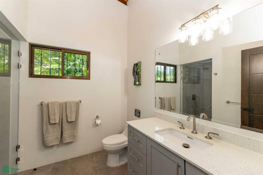Private In-Town Location Move-In Ready Contemporary Home with a Prime Location, Puerto Cortés, Osa, Puntarenas