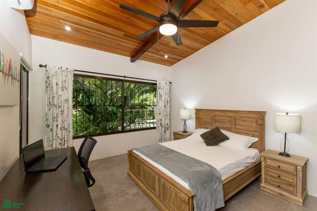 Private In-Town Location Move-In Ready Contemporary Home with a Prime Location, Puerto Cortés, Osa, Puntarenas