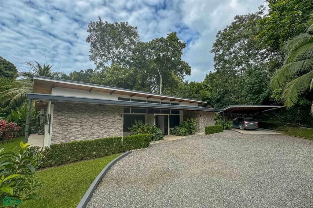 Private In-Town Location Move-In Ready Contemporary Home with a Prime Location, Puerto Cortés, Osa, Puntarenas