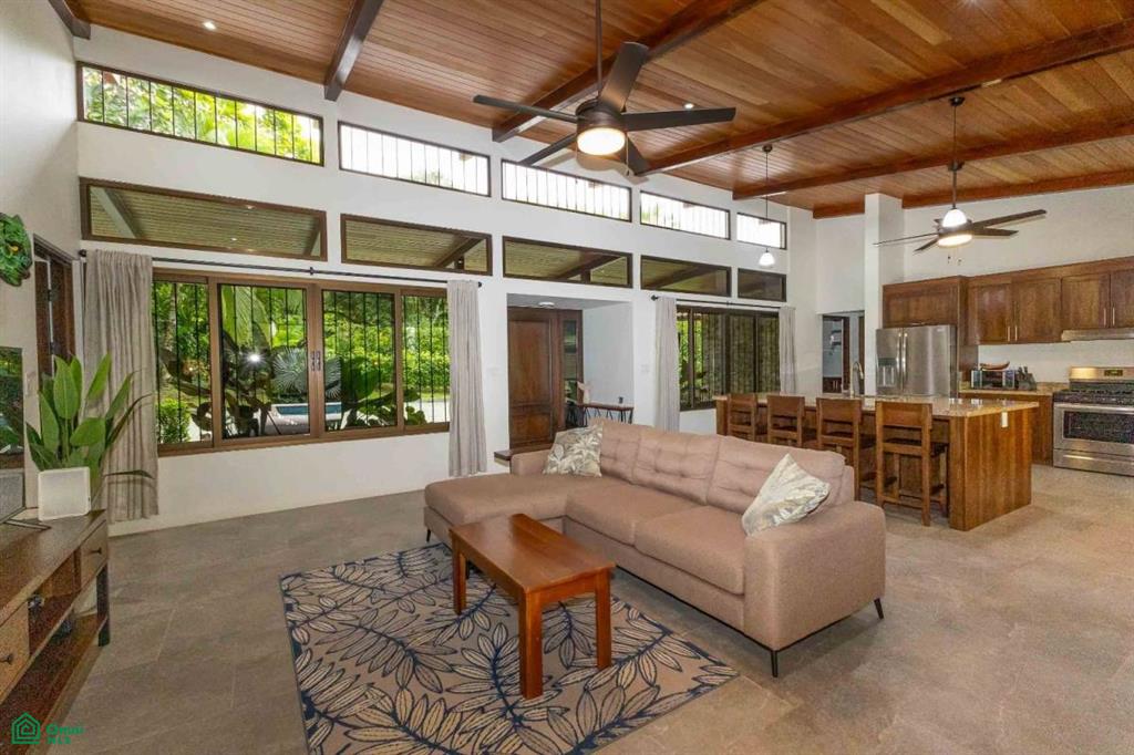Private In-Town Location Move-In Ready Contemporary Home with a Prime Location, Puerto Cortés, Osa, Puntarenas