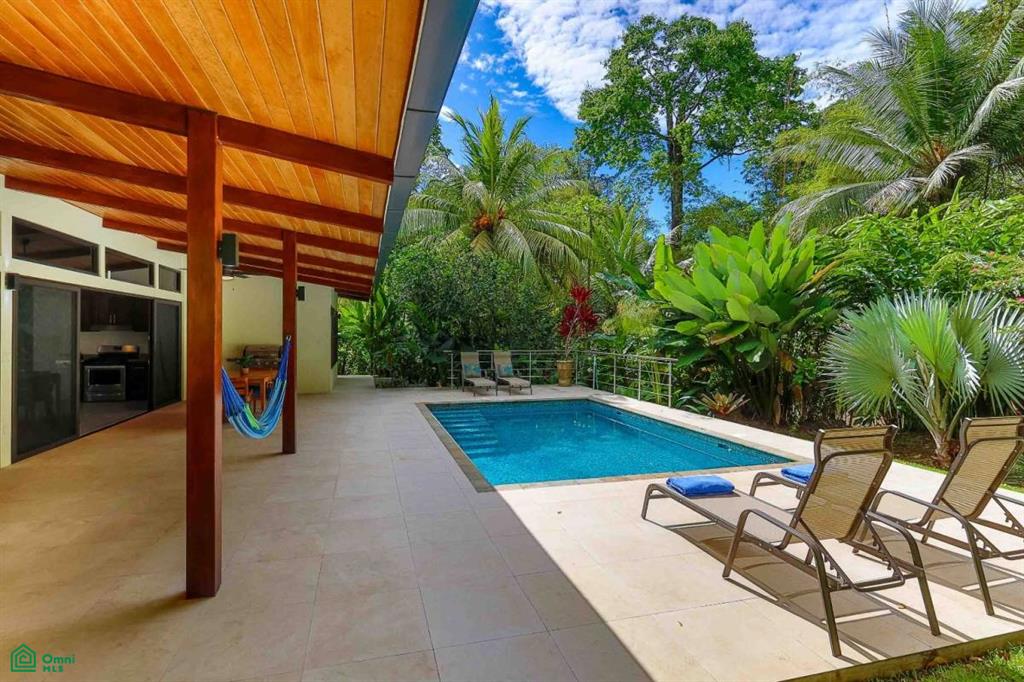Private In-Town Location Move-In Ready Contemporary Home with a Prime Location, Puerto Cortés, Osa, Puntarenas