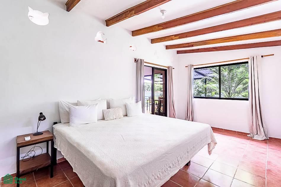 Five minute drive to the beach Two Bedroom House with Studio, Cóbano (C. M. D.)