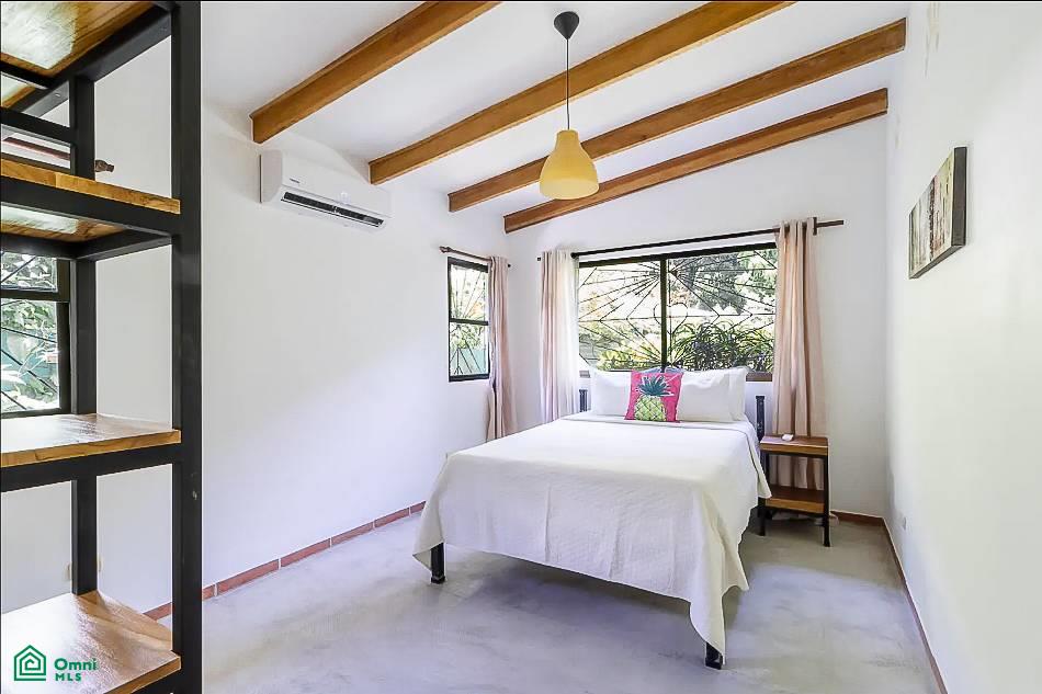 Five minute drive to the beach Two Bedroom House with Studio, Cóbano (C. M. D.)