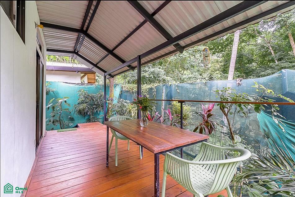 Five minute drive to the beach Two Bedroom House with Studio, Cóbano (C. M. D.)
