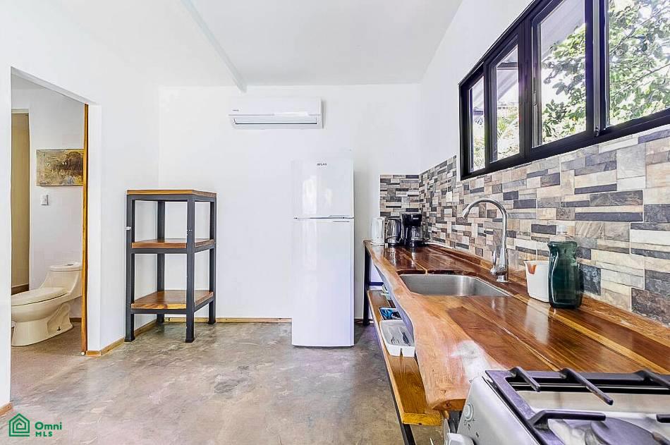 Five minute drive to the beach Two Bedroom House with Studio, Cóbano (C. M. D.)