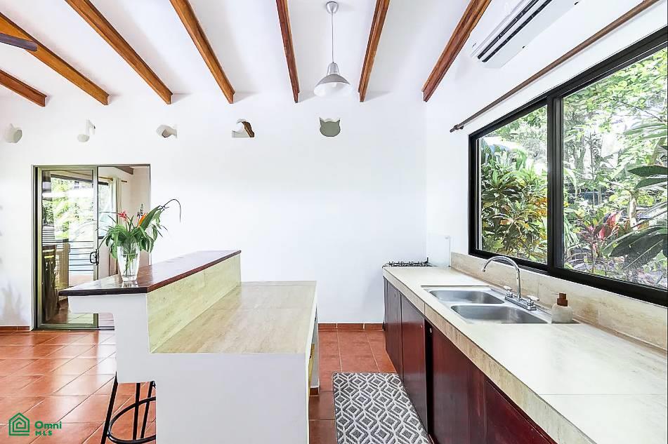 Five minute drive to the beach Two Bedroom House with Studio, Cóbano (C. M. D.)