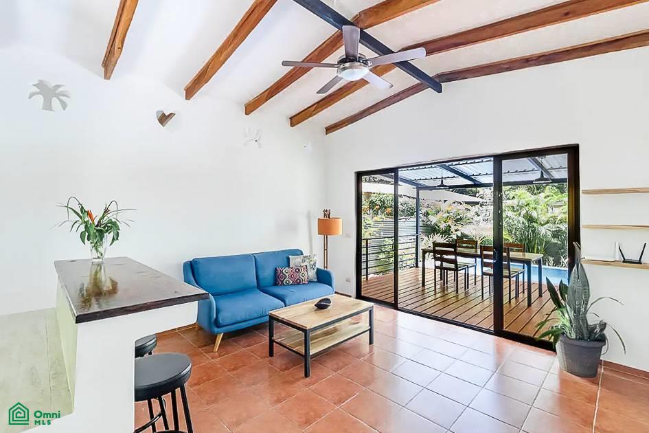Five minute drive to the beach Two Bedroom House with Studio, Cóbano (C. M. D.)