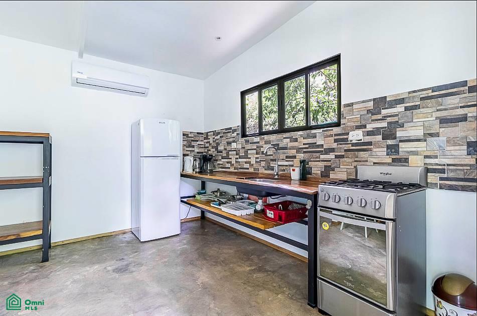 Five minute drive to the beach Two Bedroom House with Studio, Cóbano (C. M. D.)