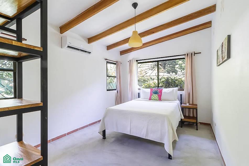 Five minute drive to the beach Two Bedroom House with Studio, Cóbano (C. M. D.)