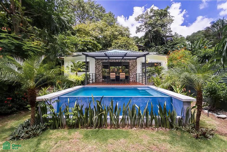 Five minute drive to the beach Two Bedroom House with Studio, Cóbano (C. M. D.)