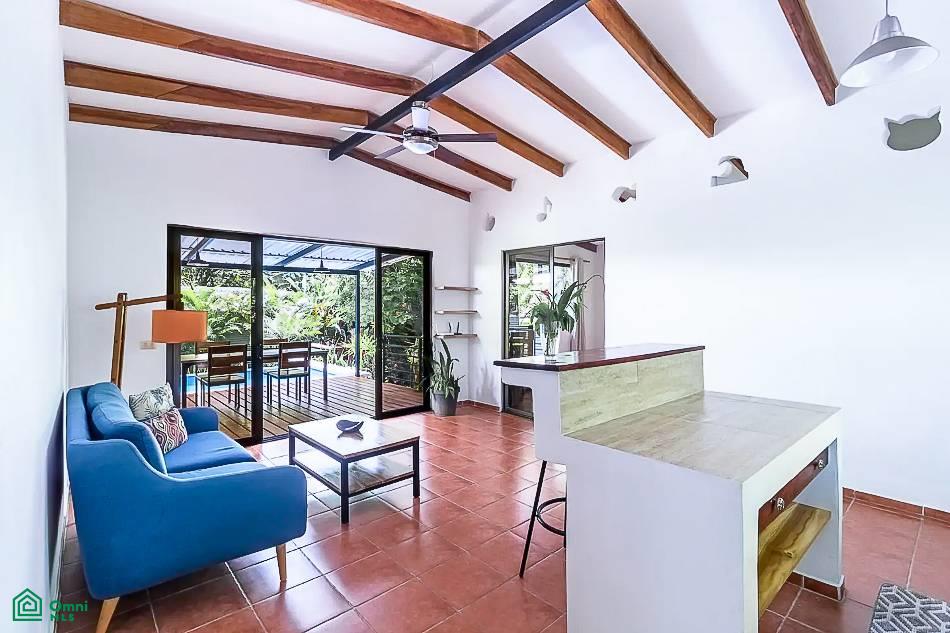 Five minute drive to the beach Two Bedroom House with Studio, Cóbano (C. M. D.)