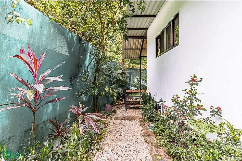 Five minute drive to the beach Two Bedroom House with Studio, Cóbano (C. M. D.)
