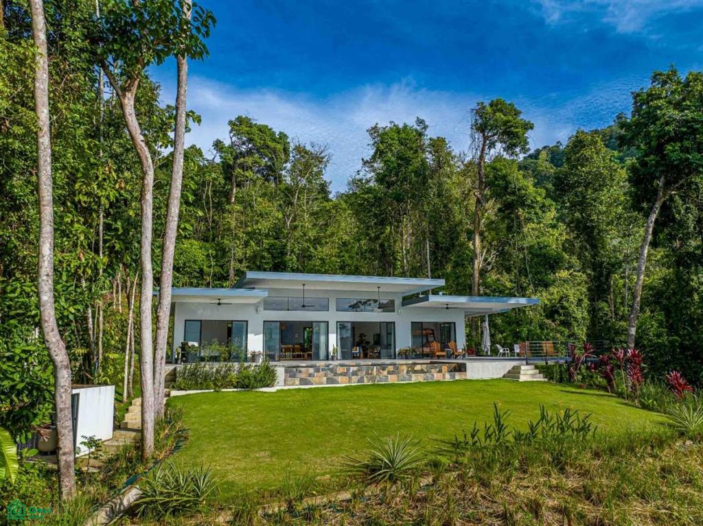 Coastal and Ocean Views Casa Los Delfines One Level Private and Modern Home, Dominical, Quepos, Puntarenas
