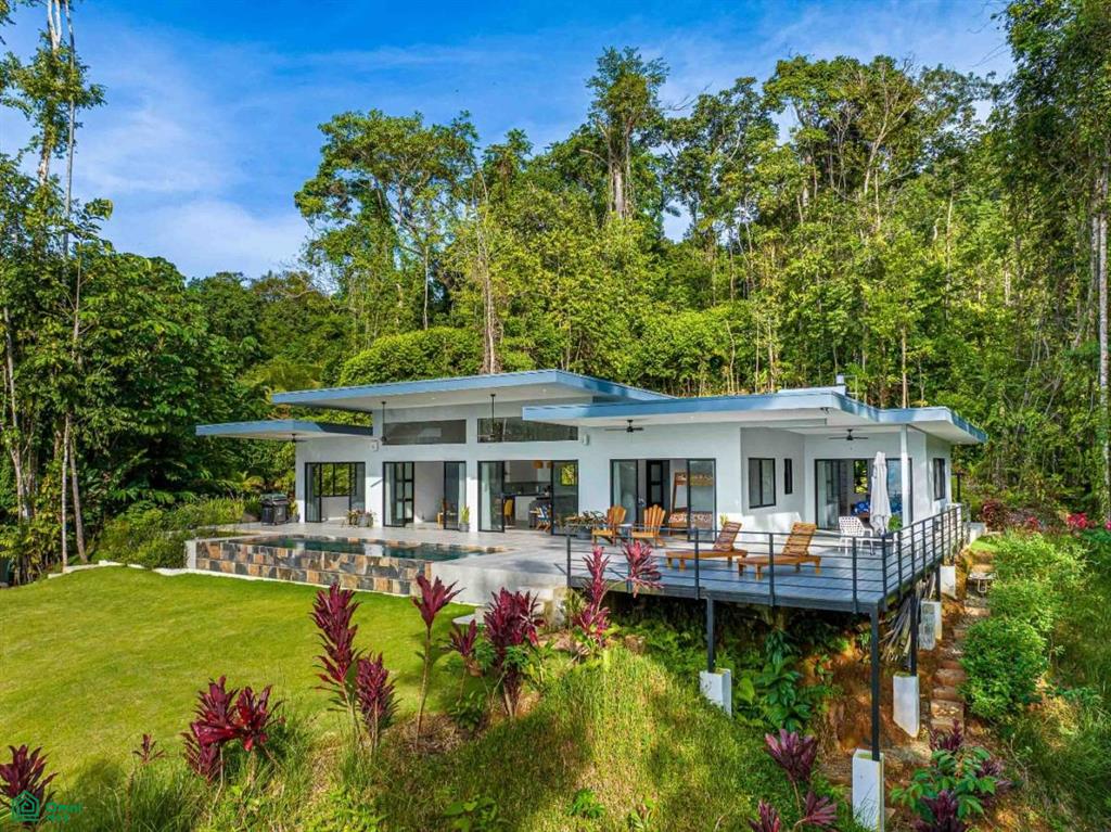 Coastal and Ocean Views Casa Los Delfines One Level Private and Modern Home, Dominical, Quepos, Puntarenas