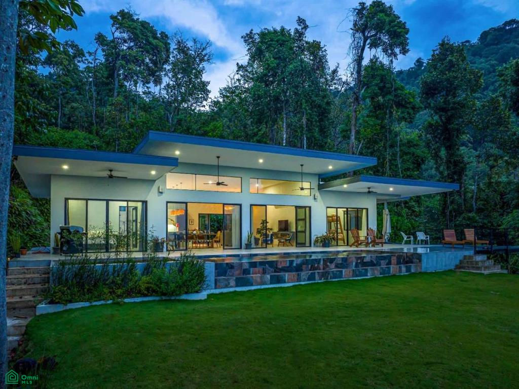 Coastal and Ocean Views Casa Los Delfines One Level Private and Modern Home, Dominical, Quepos, Puntarenas