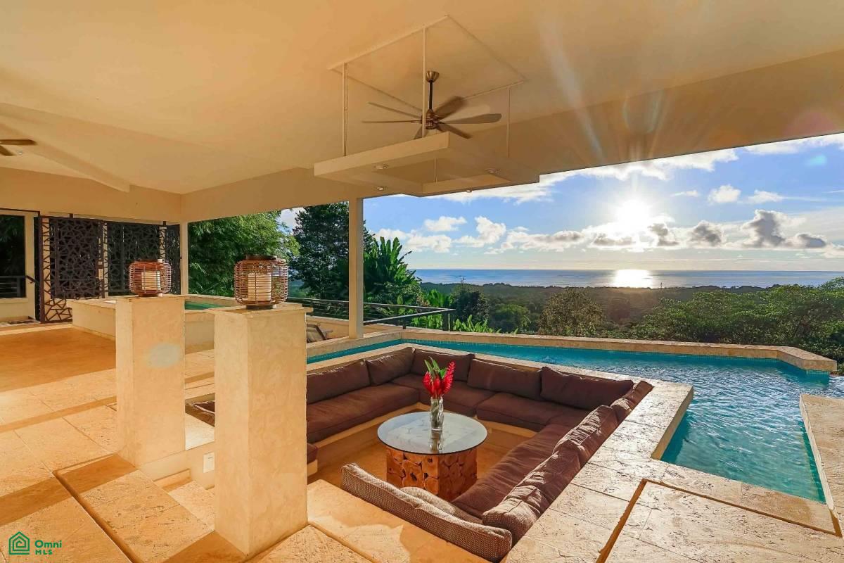 Hilltop Villa with Infinity Pool , Bahía Ballena, Osa, Puntarenas