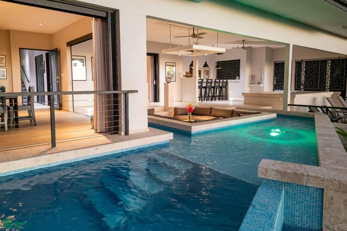 Hilltop Villa with Infinity Pool , Bahía Ballena, Osa, Puntarenas