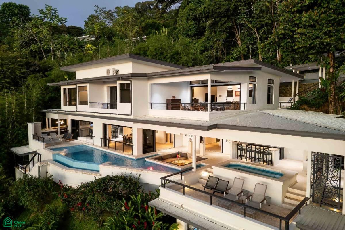 Hilltop Villa with Infinity Pool , Bahía Ballena, Osa, Puntarenas