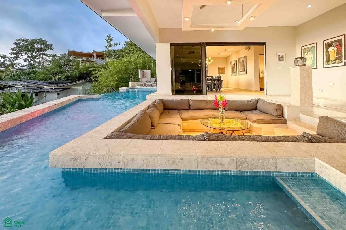 Hilltop Villa with Infinity Pool , Bahía Ballena, Osa, Puntarenas