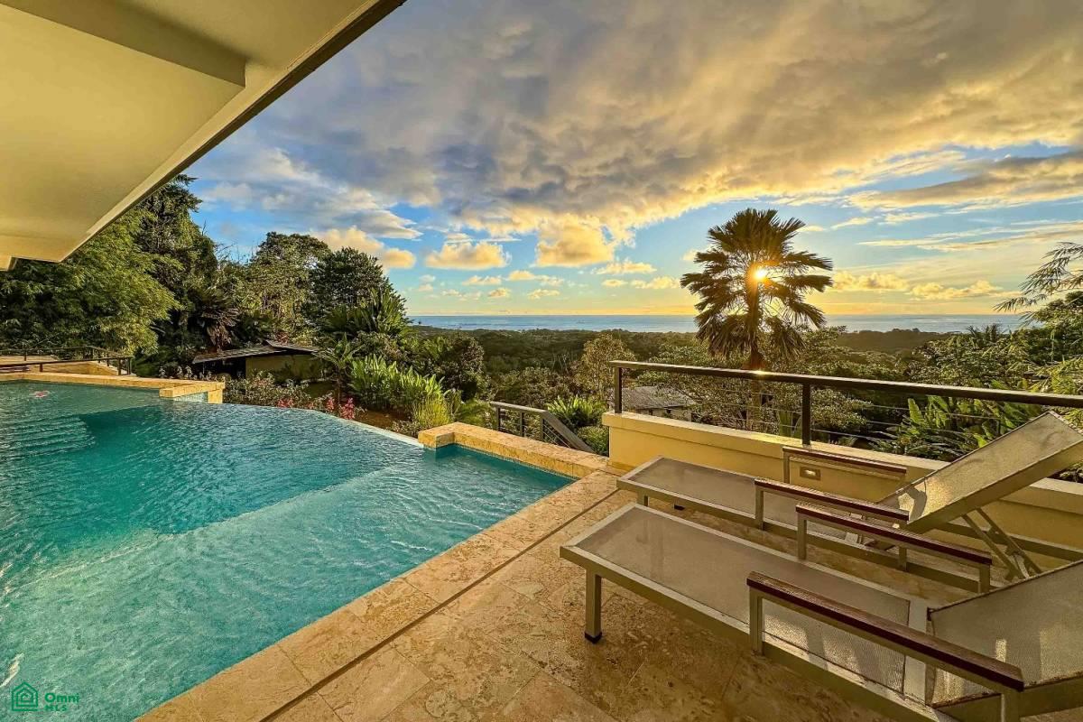 Hilltop Villa with Infinity Pool , Bahía Ballena, Osa, Puntarenas